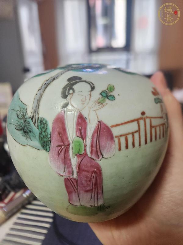 古玩陶瓷清嘉慶粉彩仕女嬰戲圖罐真品鑒賞圖