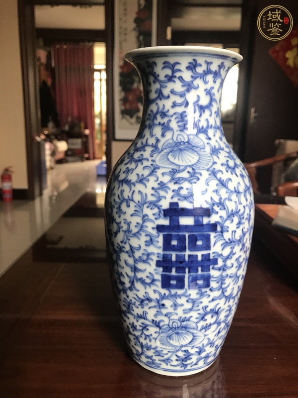 古玩陶瓷清中·青花纏枝喜字紋瓶 真品鑒賞圖