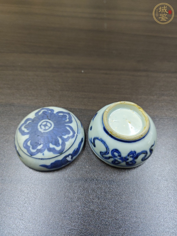 古玩陶瓷青花花卉紋粉盒真品鑒賞圖