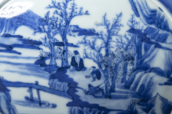 古玩陶瓷晚清·藍(lán)釉開(kāi)窗青花山水仕女紋貫耳瓶拍賣(mài)，當(dāng)前價(jià)格39672元