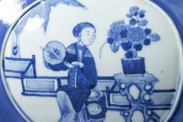 古玩陶瓷晚清·藍(lán)釉開(kāi)窗青花山水仕女紋貫耳瓶拍賣(mài)，當(dāng)前價(jià)格39672元