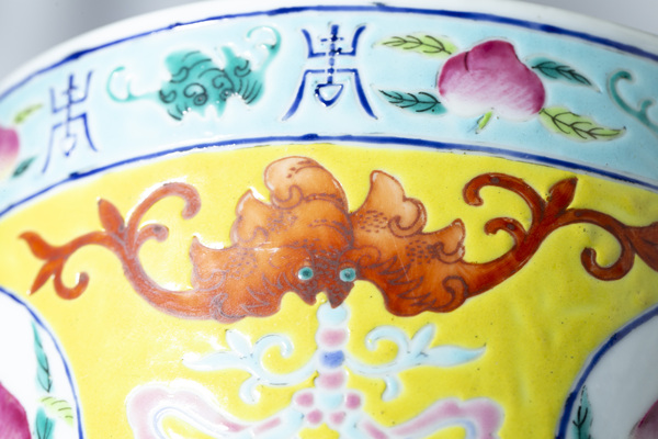 古玩陶瓷晚清·黃地粉彩福壽紋花盆拍賣(mài)，當(dāng)前價(jià)格1776元