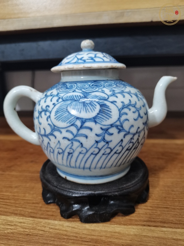 古玩陶瓷青花淡描花卉紋茶壺真品鑒賞圖