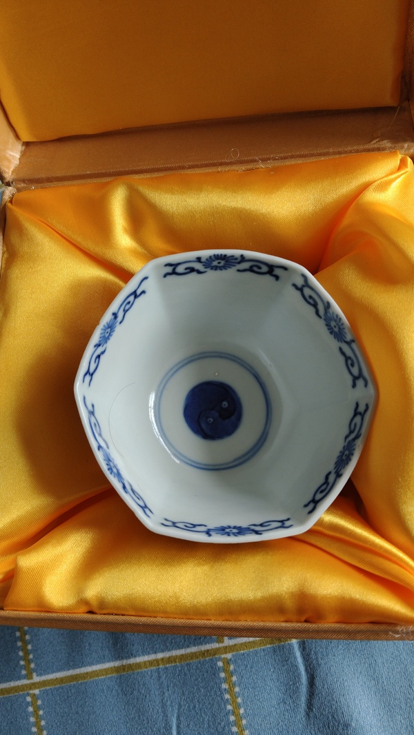 古玩陶瓷青花山水人物詩文六方杯拍賣,當前價格3980元