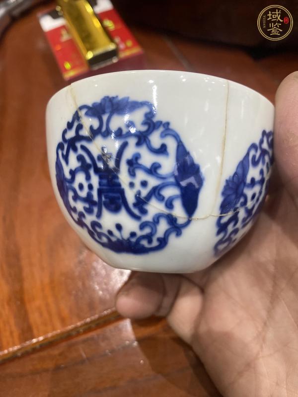 古玩陶瓷花間壽字紋臥足青花杯真品鑒賞圖