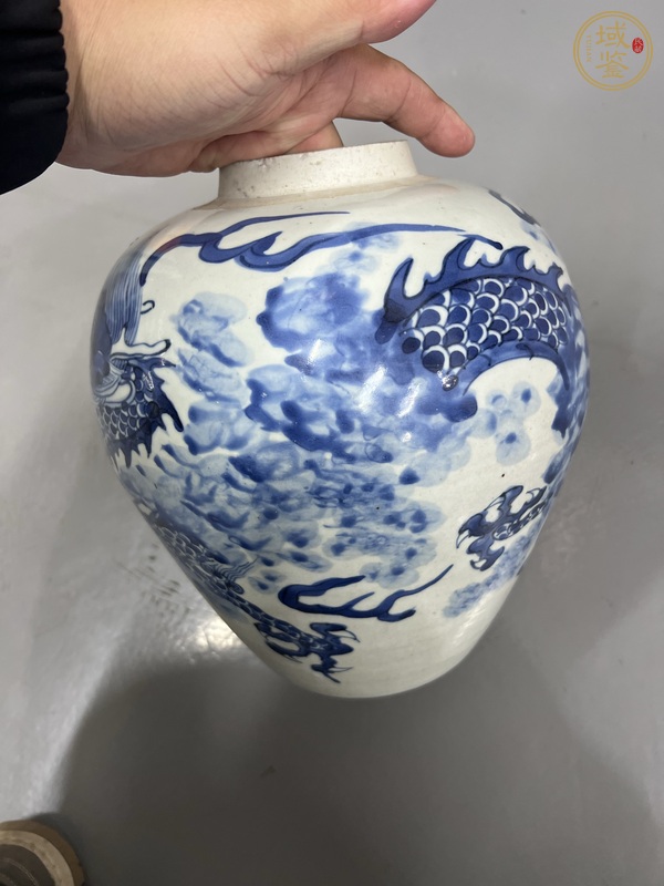 古玩陶瓷麒麟紋青花罐真品鑒賞圖