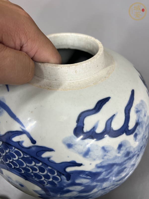 古玩陶瓷麒麟紋青花罐真品鑒賞圖