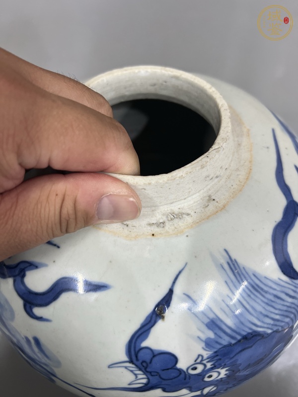 古玩陶瓷麒麟紋青花罐真品鑒賞圖