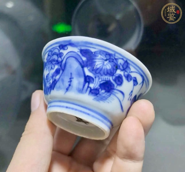 古玩陶瓷康熙青花洞石花卉杯真品鑒賞圖