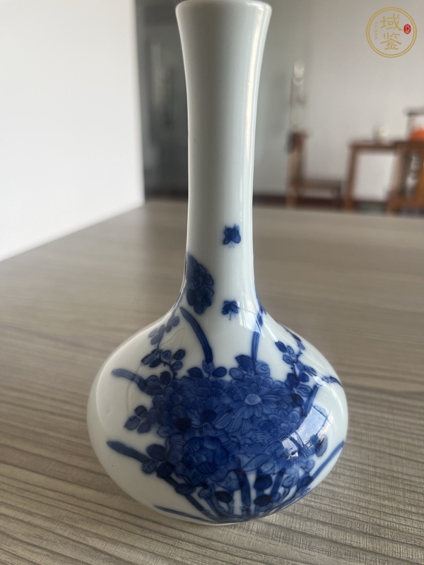 古玩陶瓷青花花卉紋長(zhǎng)頸瓶真品鑒賞圖