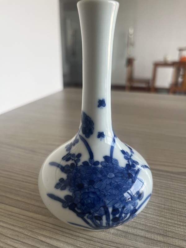 古玩轉賣青花花卉紋長頸瓶拍賣，當前價格3800元