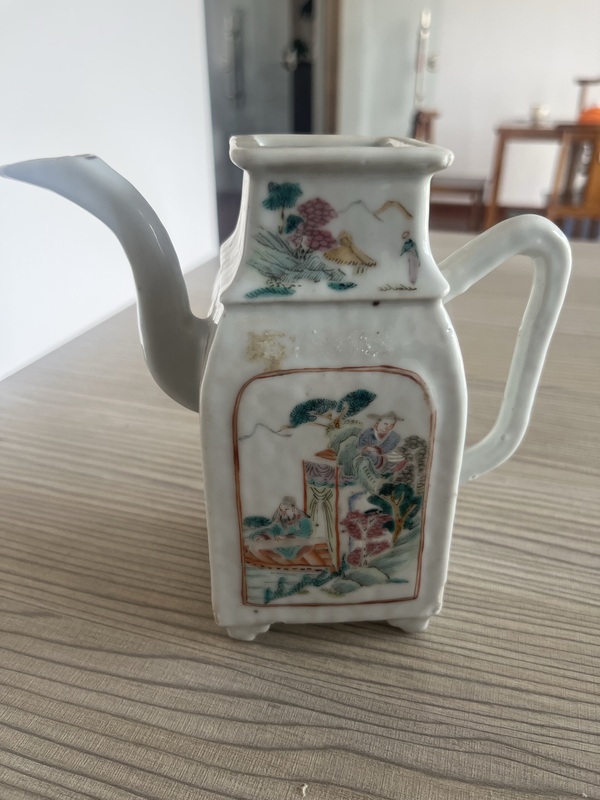 古玩陶瓷清同治粉彩人物故事紋茶壺拍賣(mài),當(dāng)前價(jià)格3288元