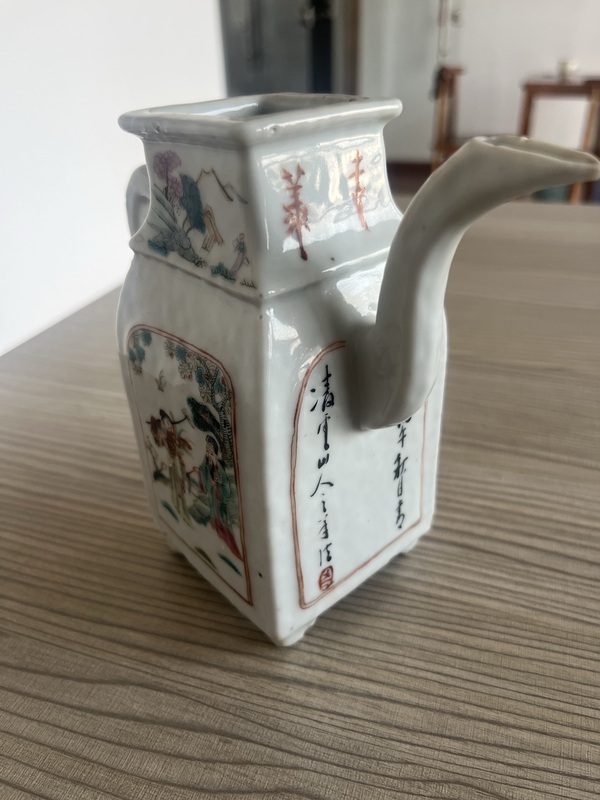 古玩陶瓷清同治粉彩人物故事紋茶壺拍賣(mài),當(dāng)前價(jià)格3288元