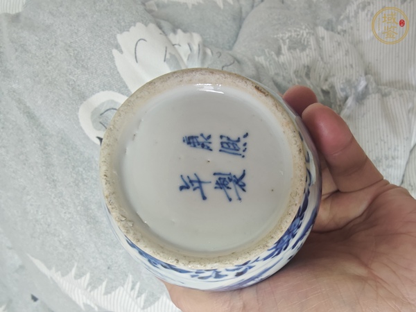 古玩陶瓷青花山水紋天球瓶真品鑒賞圖