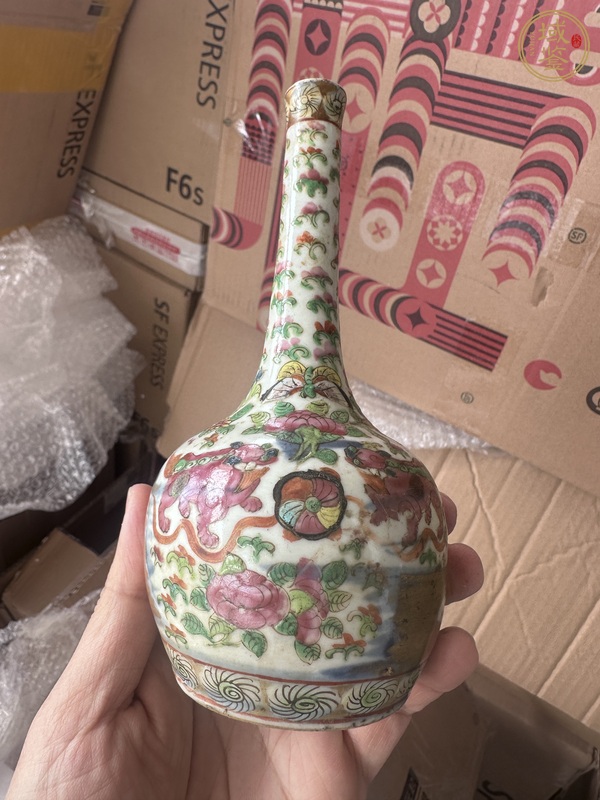 古玩陶瓷青花加彩獅紋長(zhǎng)頸瓶真品鑒賞圖