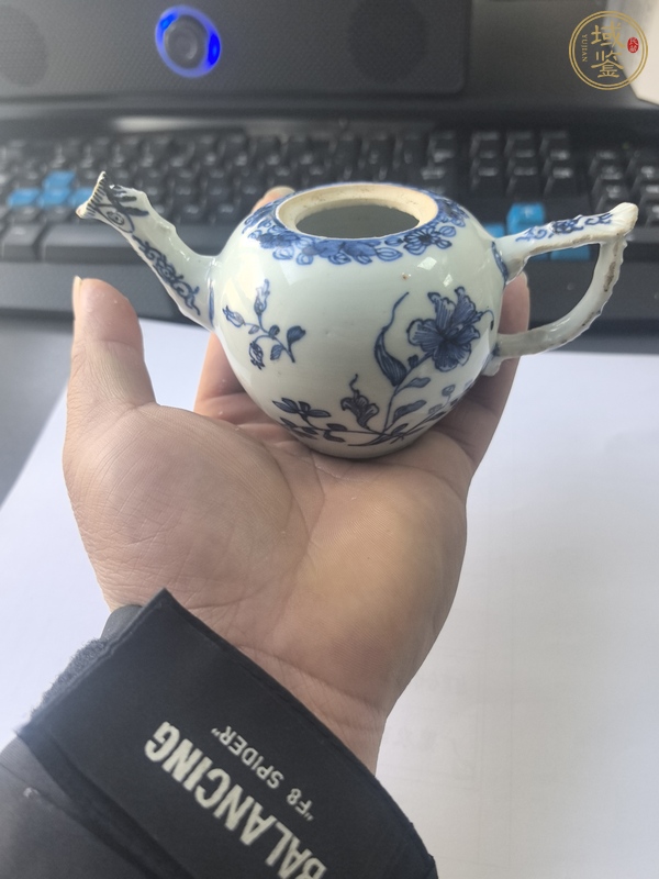 古玩陶瓷青花花卉紋茶壺真品鑒賞圖