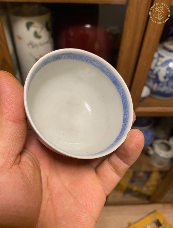 古玩陶瓷日本青花花卉紋杯真品鑒賞圖