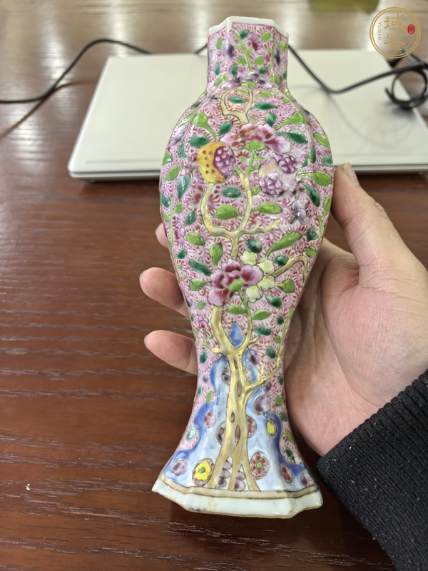 古玩陶瓷粉彩花卉瓶真品鑒賞圖