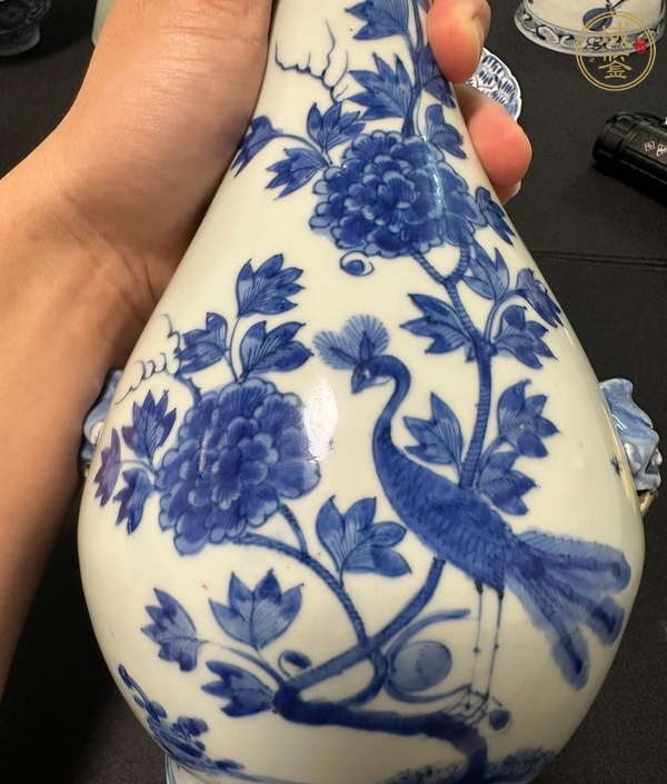 古玩陶瓷花鳥紋青花蒜頭瓶真品鑒賞圖