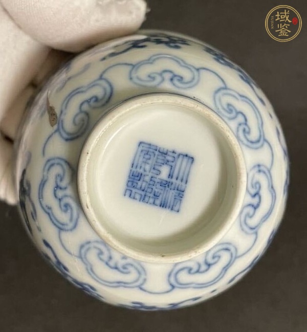 古玩陶瓷花間壽字紋青花杯真品鑒賞圖