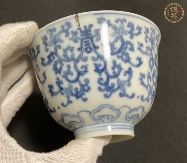 古玩陶瓷花間壽字紋青花杯真品鑒賞圖