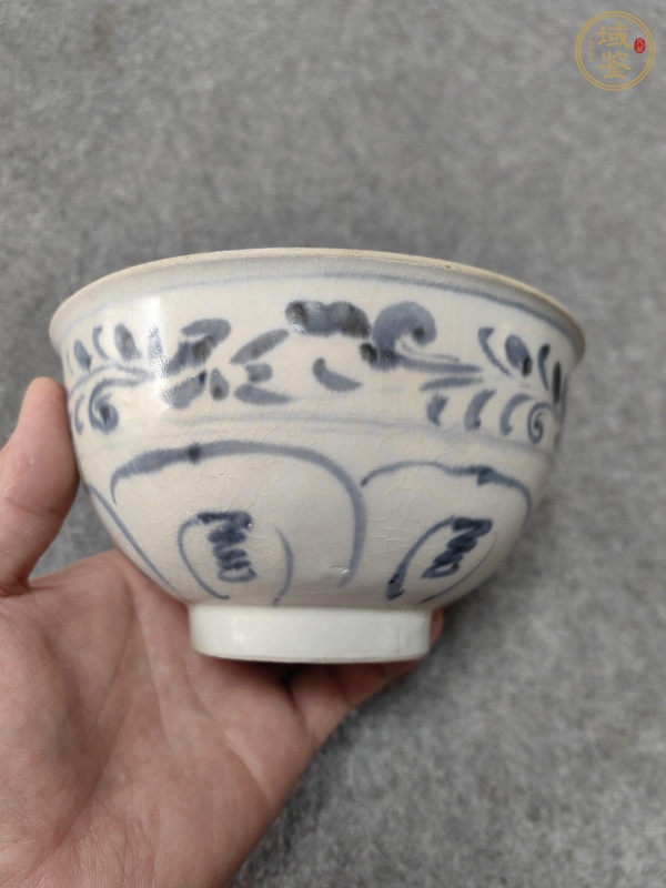 古玩陶瓷青花花卉紋茶碗真品鑒賞圖