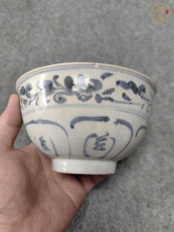 古玩陶瓷青花花卉紋茶碗真品鑒賞圖