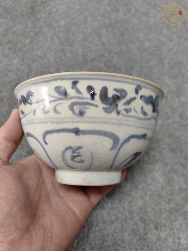 古玩陶瓷青花花卉紋茶碗真品鑒賞圖