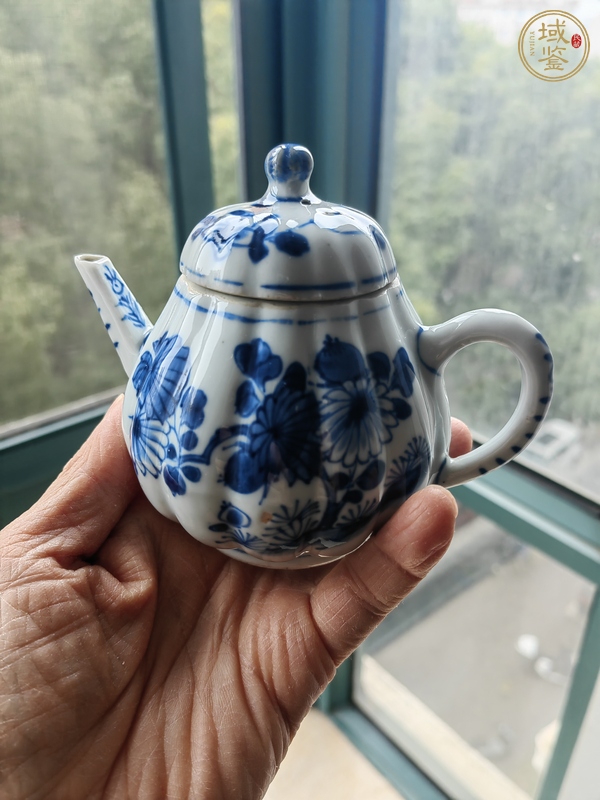 古玩陶瓷青花花卉紋茶壺真品鑒賞圖