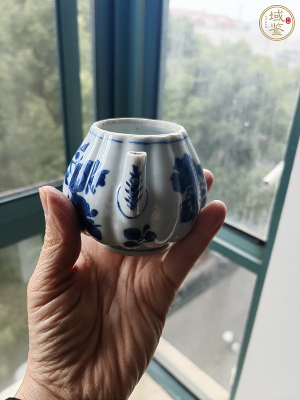 古玩陶瓷青花花卉紋茶壺真品鑒賞圖