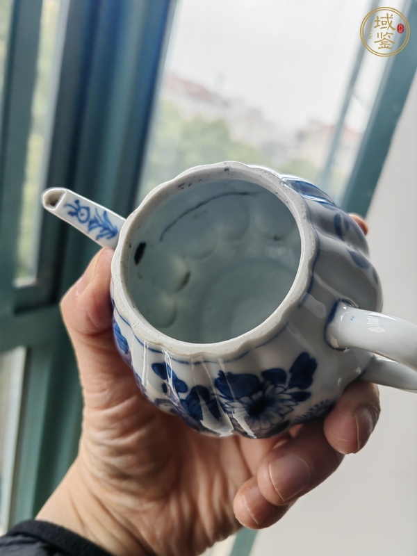 古玩陶瓷青花花卉紋茶壺真品鑒賞圖