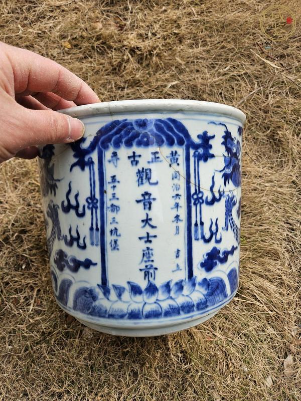 古玩陶瓷龍紋青花圈足筒式香爐真品鑒賞圖