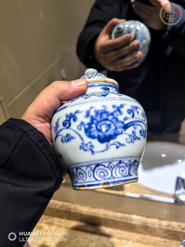 古玩陶瓷青花花卉紋蓋罐真品鑒賞圖