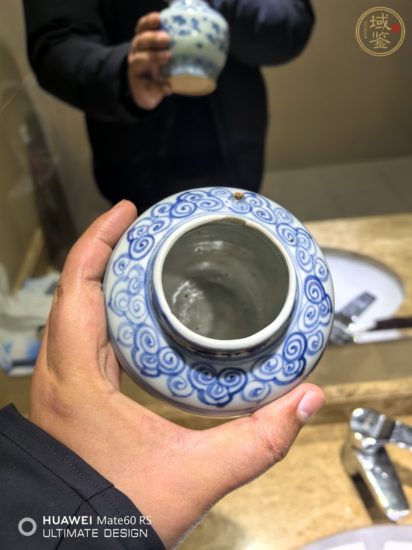 古玩陶瓷青花花卉紋蓋罐真品鑒賞圖