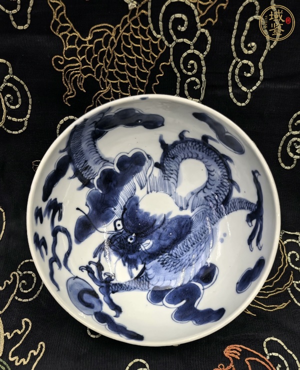 古玩過(guò)墻龍紋青花碗真品鑒賞圖