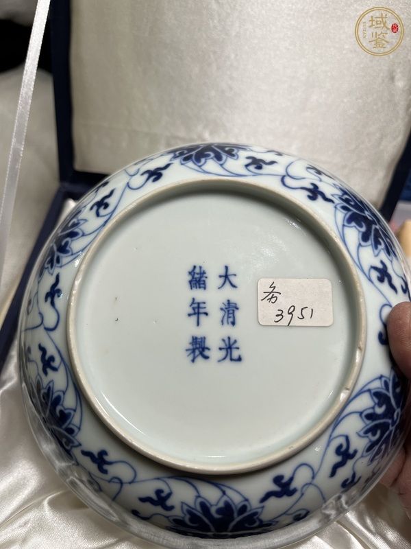 古玩陶瓷青花纏枝花卉紋盤真品鑒賞圖