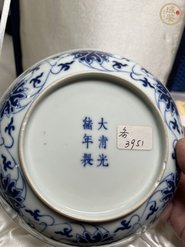 古玩陶瓷青花纏枝花卉紋盤真品鑒賞圖