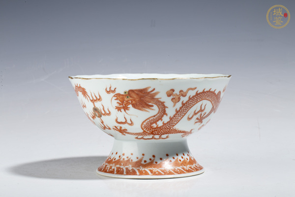 古玩晚清·礬紅描金趕珠龍紋花口高足碗真品鑒賞圖