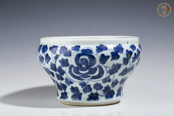 古玩陶瓷清中晚·青花纏枝花卉紋馬蹄尊真品鑒賞圖