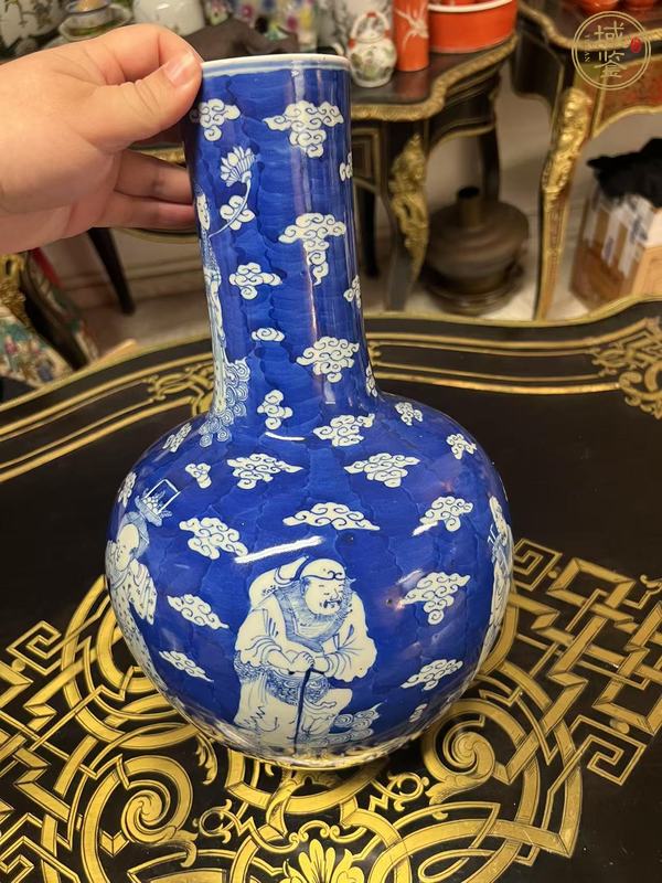 古玩陶瓷八仙圖青花天球瓶真品鑒賞圖