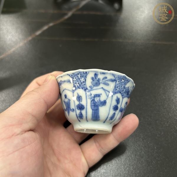 古玩陶瓷青花人物紋花口杯真品鑒賞圖