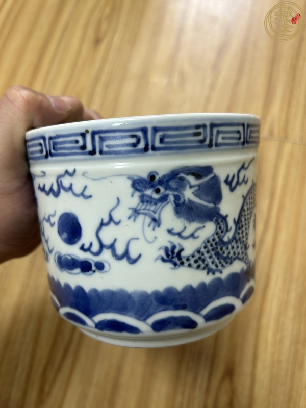 古玩陶瓷青花趕珠龍紋香爐真品鑒賞圖