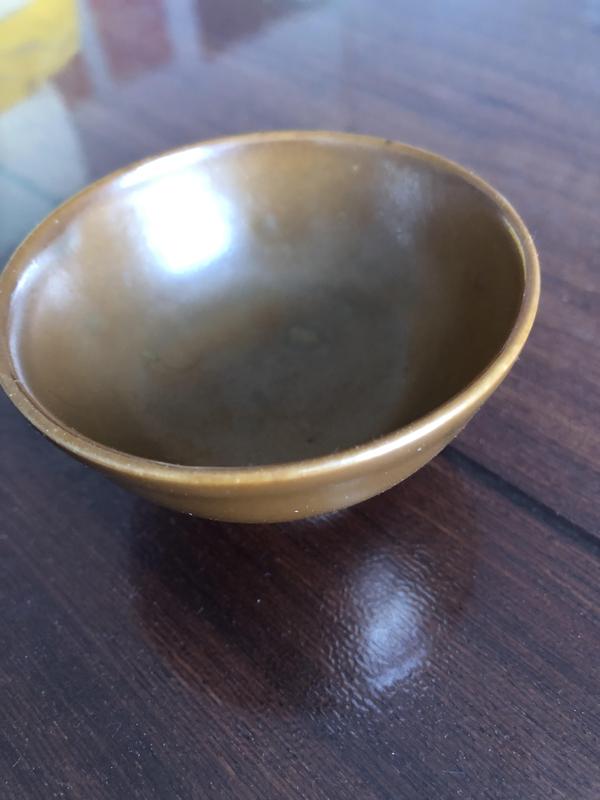 古玩轉(zhuǎn)賣醬釉押花款碗拍賣，當前價格858元