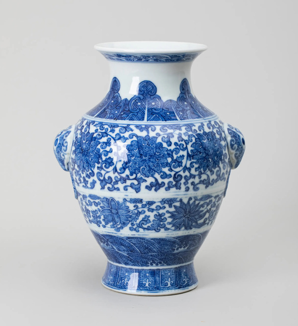 古玩轉(zhuǎn)賣晚清 青花纏枝花卉濤水紋輔首尊拍賣,當(dāng)前價(jià)格1200元