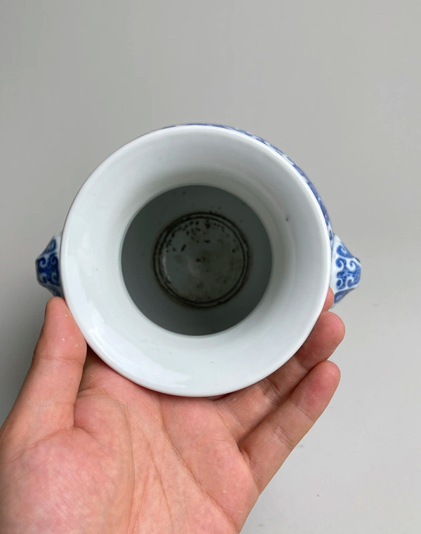 古玩陶瓷晚清 青花纏枝花卉濤水紋輔首尊拍賣,當前價格36888元