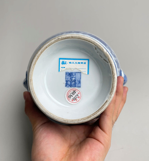 古玩陶瓷晚清 青花纏枝花卉濤水紋輔首尊拍賣,當前價格36888元