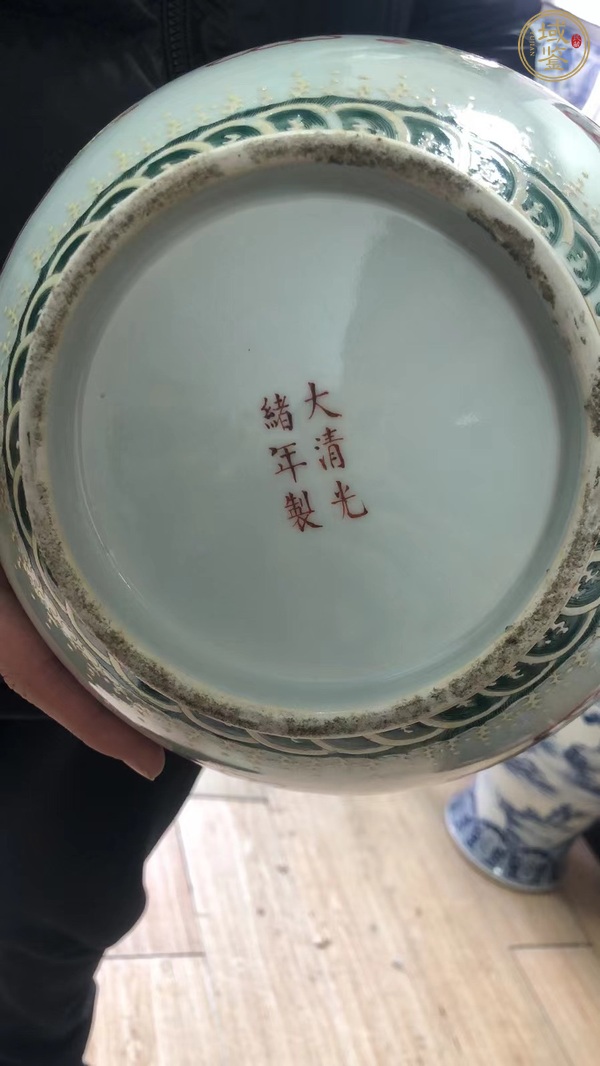 古玩陶瓷粉彩龍鳳紋賞瓶真品鑒賞圖