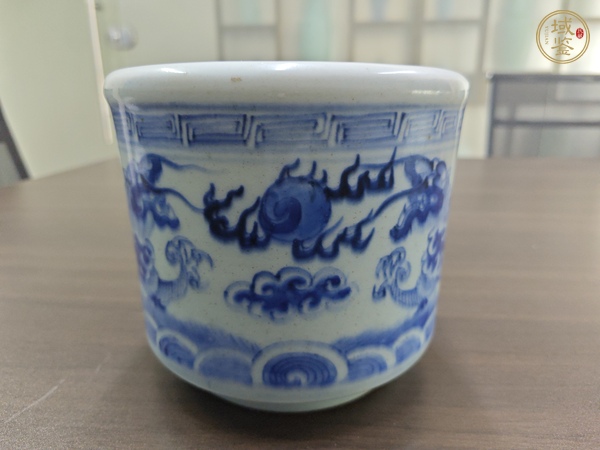 古玩陶瓷二龍戲珠青花圈足筒式香爐真品鑒賞圖