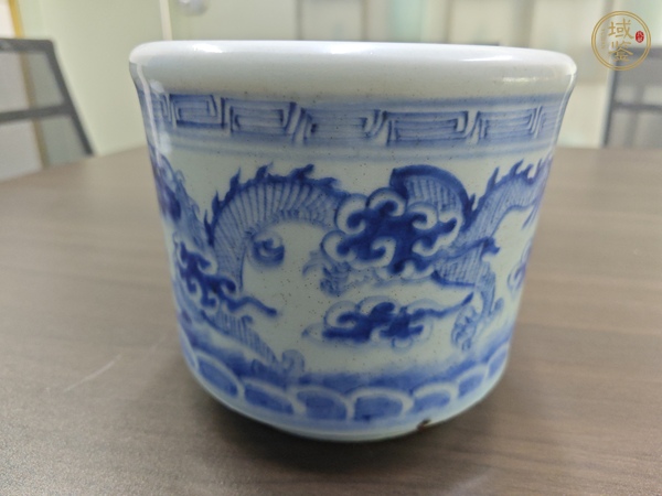 古玩陶瓷二龍戲珠青花圈足筒式香爐真品鑒賞圖