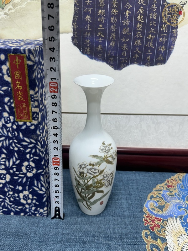 古玩陶瓷花卉紋長頸撇口瓶真品鑒賞圖